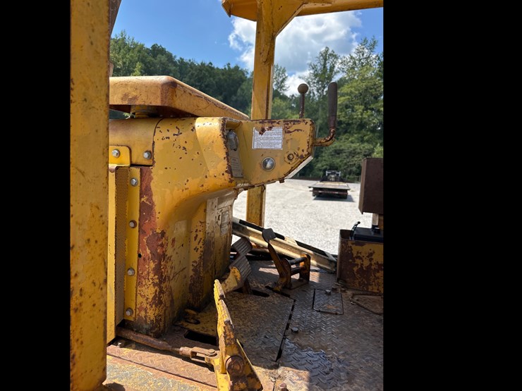 caterpillar-d6c-image-9