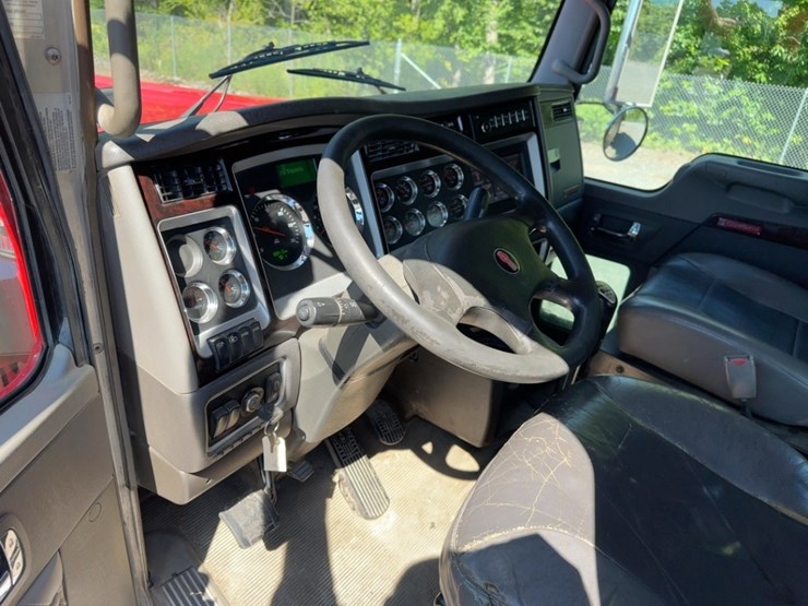2012-kenworth-w900-image-32