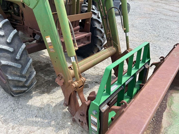 2011-john-deere-5075m-image-17