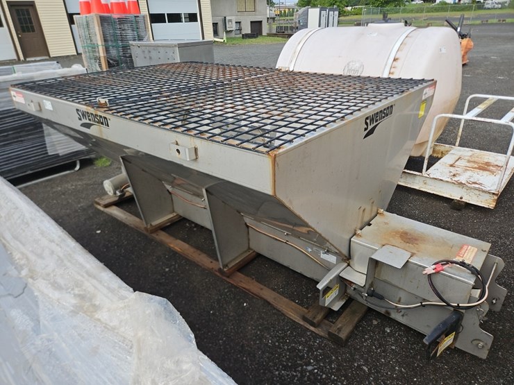 swenson-8'-stainless-steel-sand/salt-spreader-image-1