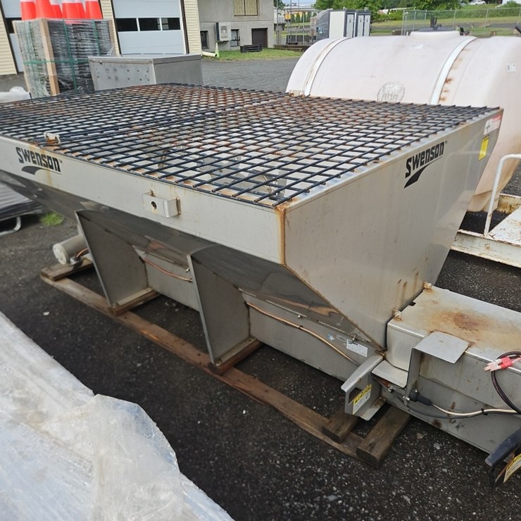 SWENSON 8' STAINLESS STEEL SAND/SALT SPREADER