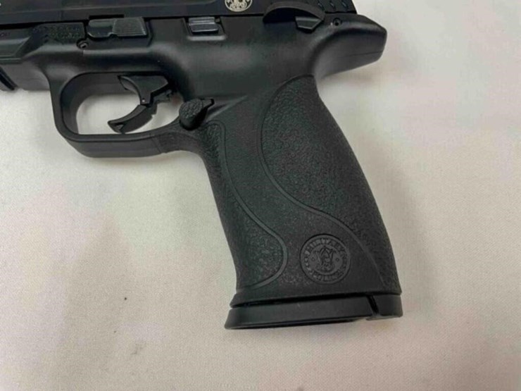 smith-&-wesson-22lr-pistol-image-7
