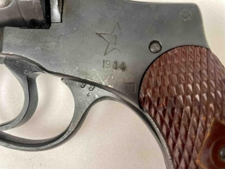 1944-nagant-revolver-image-10