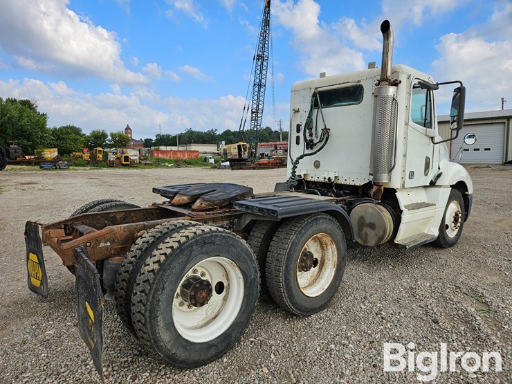 2003-freightliner-columbia-120-image-5
