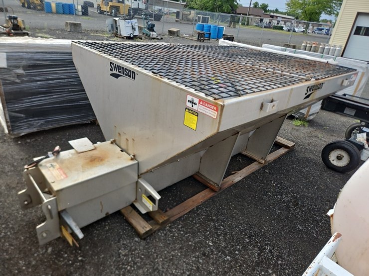 swenson-8'-stainless-steel-sand/salt-spreader-image-2