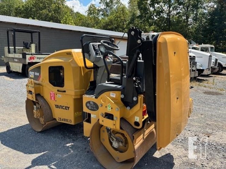 2019-caterpillar-cb24b-image-3