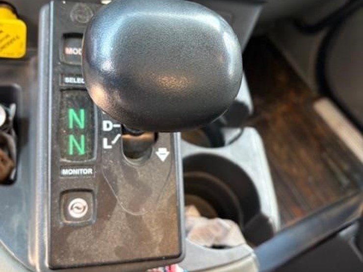 2022-kenworth-t880-image-11