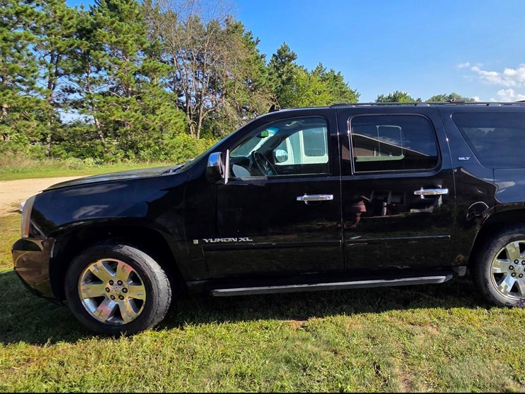 2009-gmc-yukon-xl-image-3