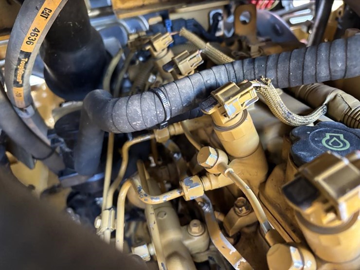 2021-caterpillar-249d3-image-41