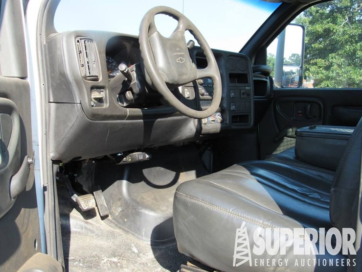 (x)-2005-chevrolet-c-5500-hydraulic-4x2-s/a-dually-image-4