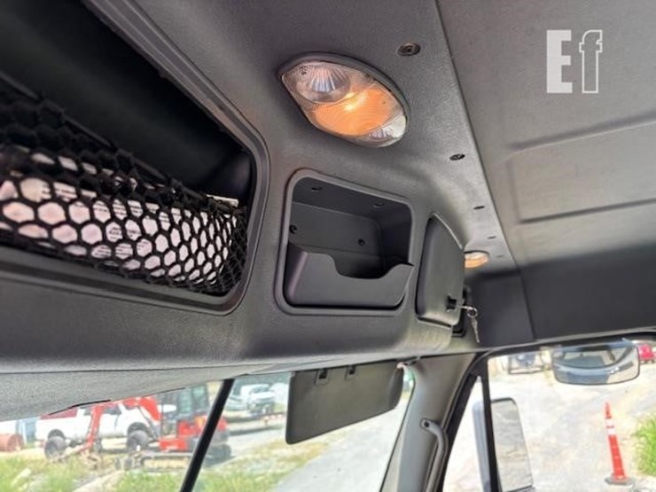 2016-freightliner-cascadia-125-image-15