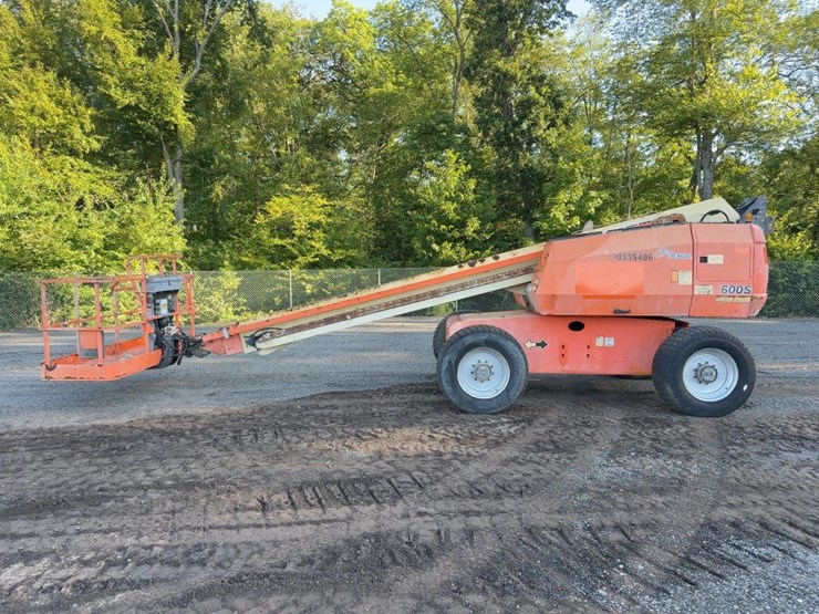 2015-jlg-600s-image-2