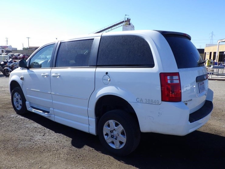 2010-dodge-grand-caravan-image-4
