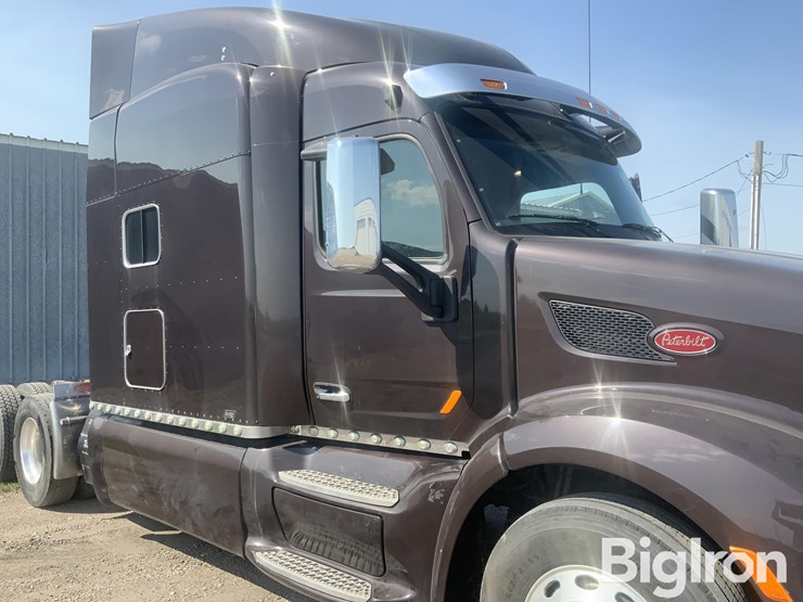 2015-peterbilt-579-image-11