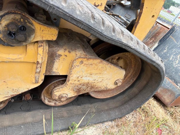 2020-caterpillar-299d3-image-11
