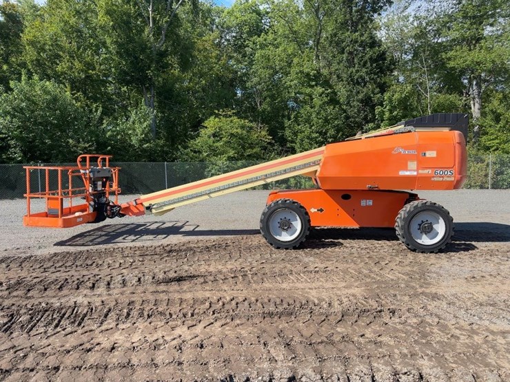 2015-jlg-600s-image-2