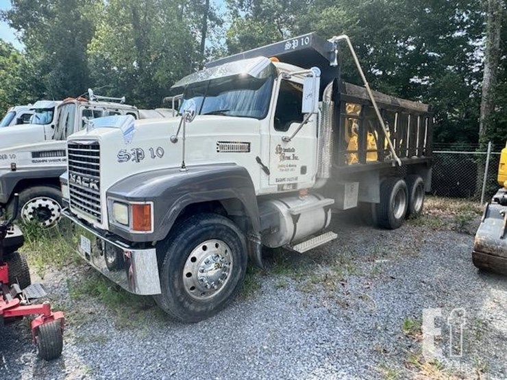 2004-mack-ch613-image-1
