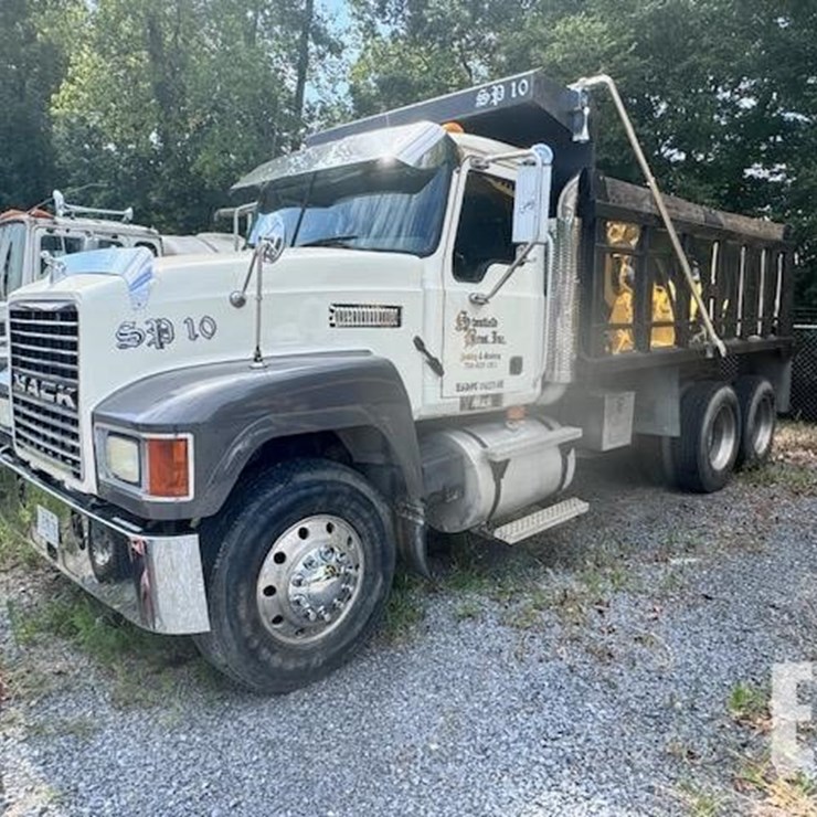 2004 MACK CH613