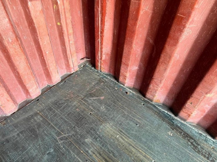 20'-shipping-container-image-7