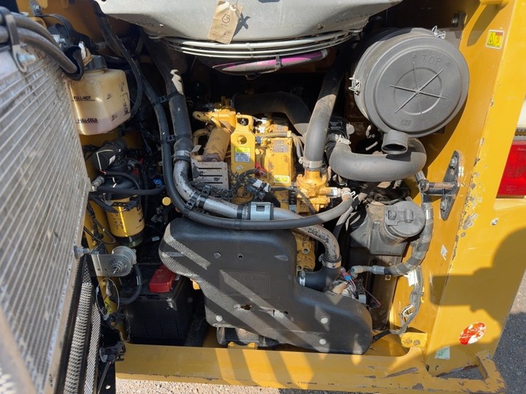 2022-caterpillar-279d3-image-18