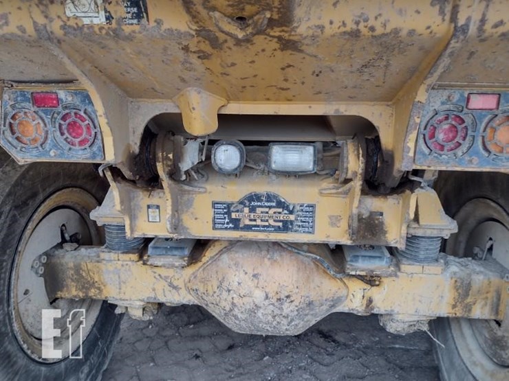 2005-deere-300d-image-30