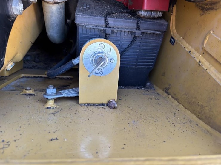 2021-caterpillar-249d3-image-35