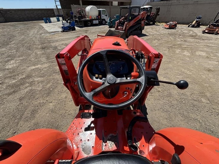 2018-kubota-l4701-image-30