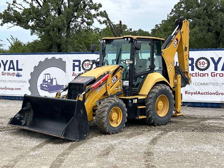 2021-caterpillar-428-image-1