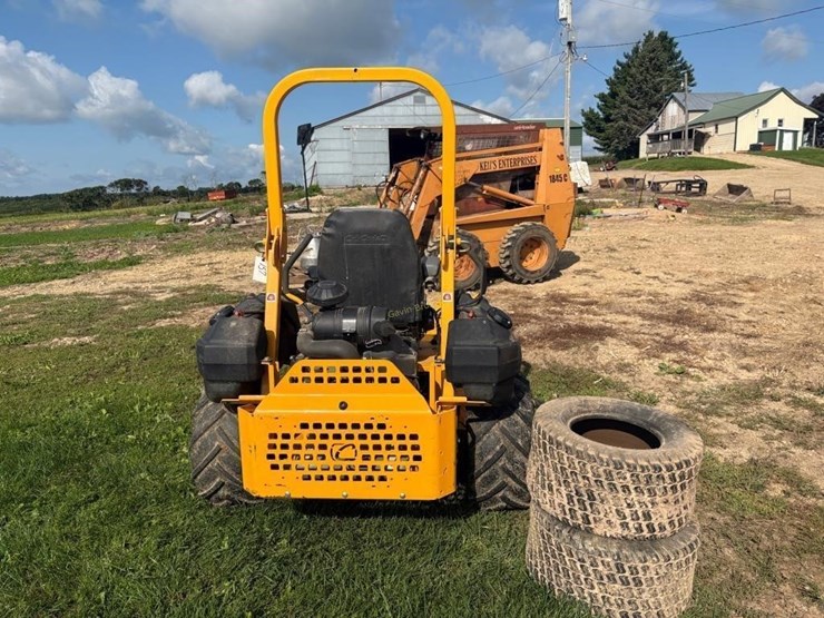 cub-cadet-pro-z-700-zero-turn-mower-image-8