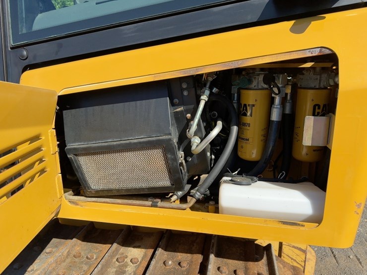 2011-caterpillar-d4k-xl-image-29