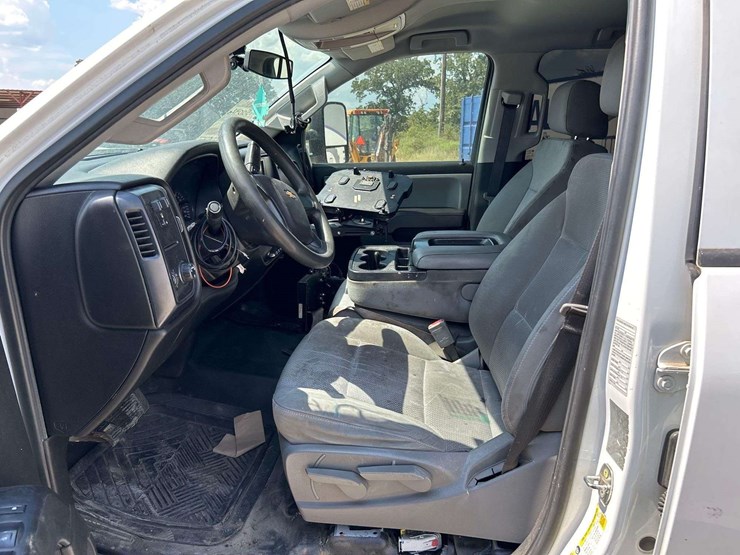 2017-chevrolet-silverado-3500-image-17
