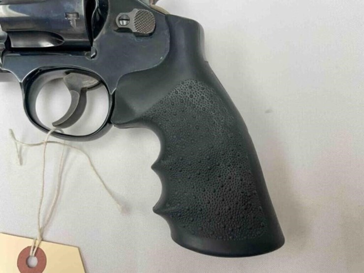 smith-&-wesson-44-mag-revolver-image-3