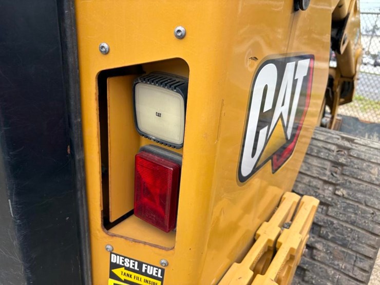 2020-caterpillar-299d3-image-18