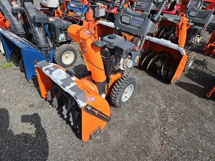 husqvarna-st330p-snow-blower-image-1