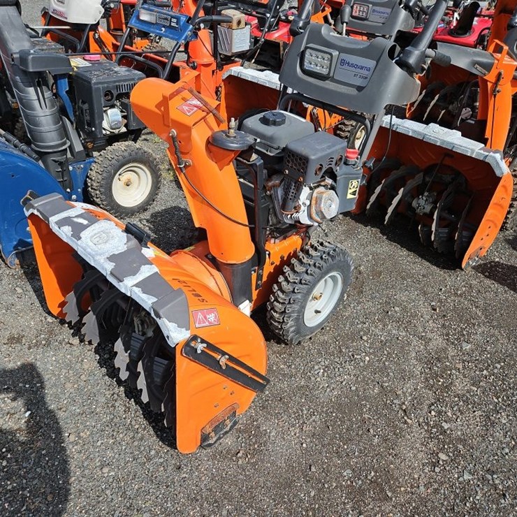 HUSQVARNA ST330P SNOW BLOWER