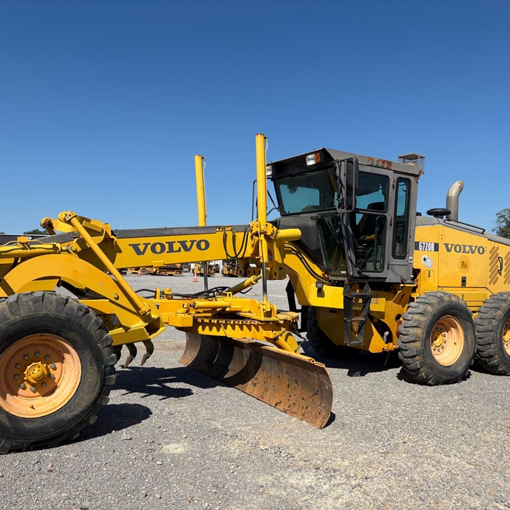2003 VOLVO G720B