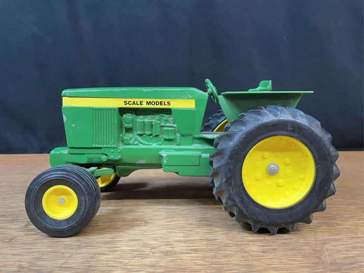 john-deere-16-image-2
