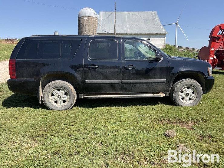 2007-chevrolet-suburban-1500-image-4