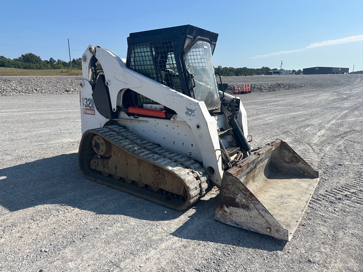 2008-bobcat-t320-image-3
