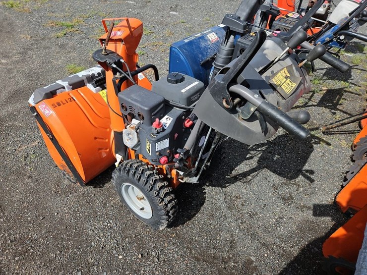 husqvarna-st330p-snow-blower-image-4