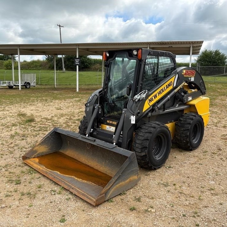 2017 NEW HOLLAND L228