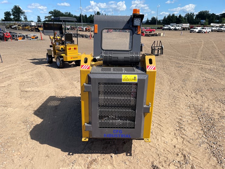 #9457-•-unused-2025-cfg-skid-steer-loader-image-4
