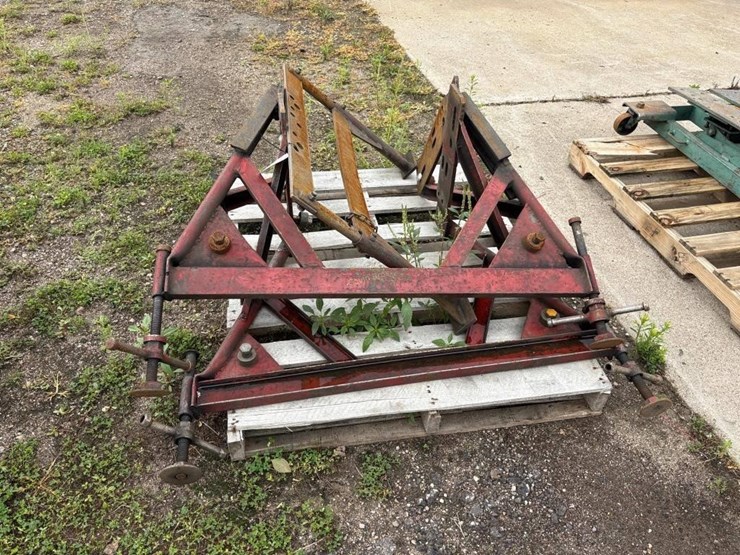 tractor-splitting-stands-image-2