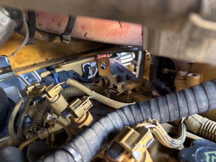 2021-caterpillar-249d3-image-42