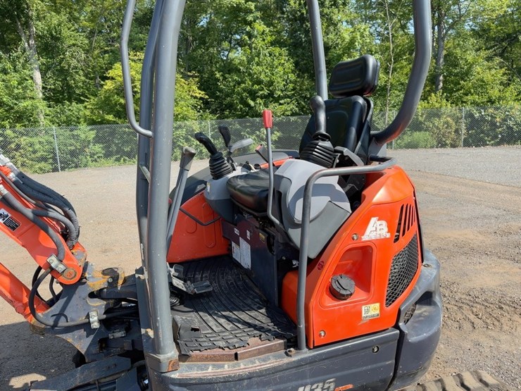 2011-kubota-u35-image-27