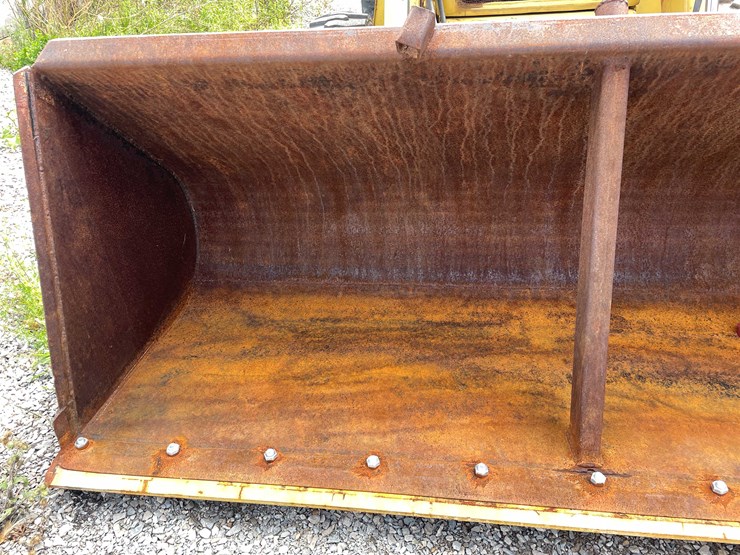 new-holland-u80-image-12