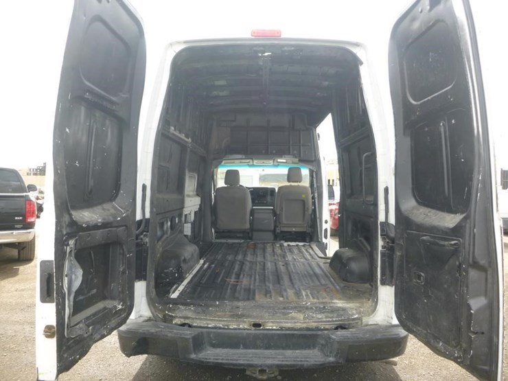 2013-nissan-nv2500-image-9