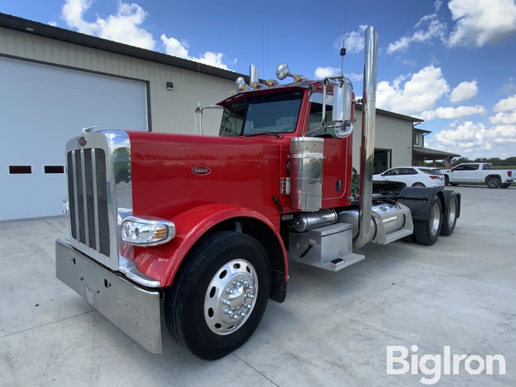2009-peterbilt-389-image-1