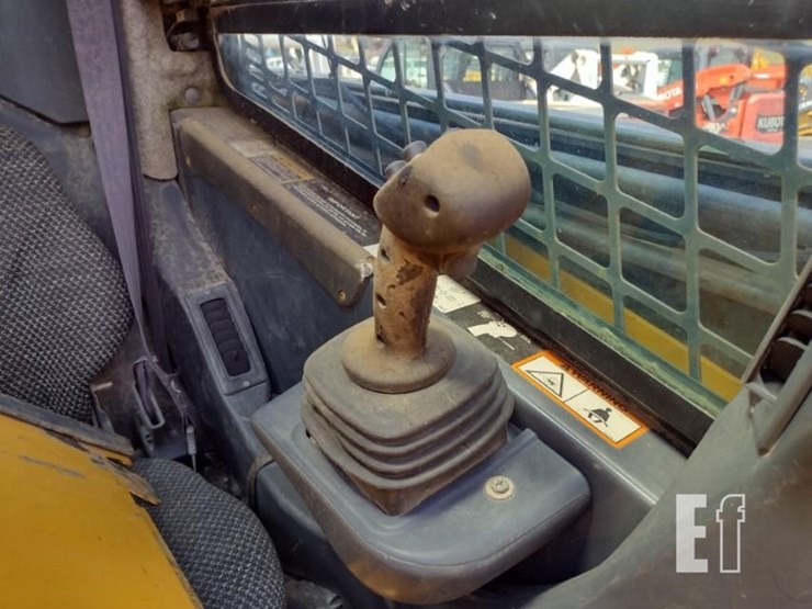 john-deere-329d-image-8