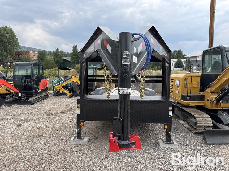 2025-load-trail-24'-tri/a-gooseneck-tilt-deck-flatbed-trailer-image-2